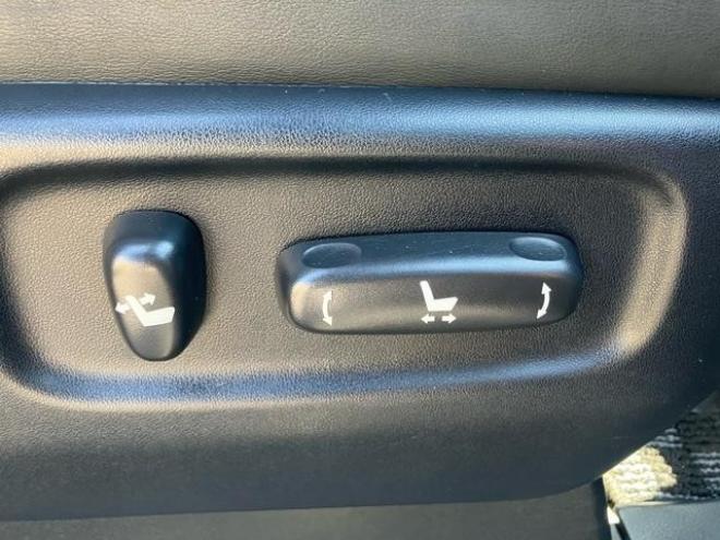 アルファード２４０Ｓ　Ｃパッケージ　４ＷＤ　両側スライドドア　ＥＴＣ　ナビ　電動バックドア　始動防眩ミラーオットマン　社外アルミ　キャプテンシート 4WD 2400 5Dr