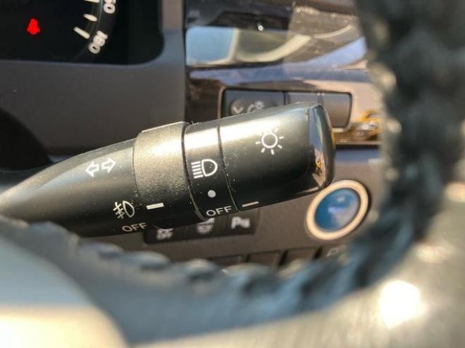 アルファード２４０Ｓ　Ｃパッケージ　４ＷＤ　両側スライドドア　ＥＴＣ　ナビ　電動バックドア　始動防眩ミラーオットマン　社外アルミ　キャプテンシート 4WD 2400 5Dr