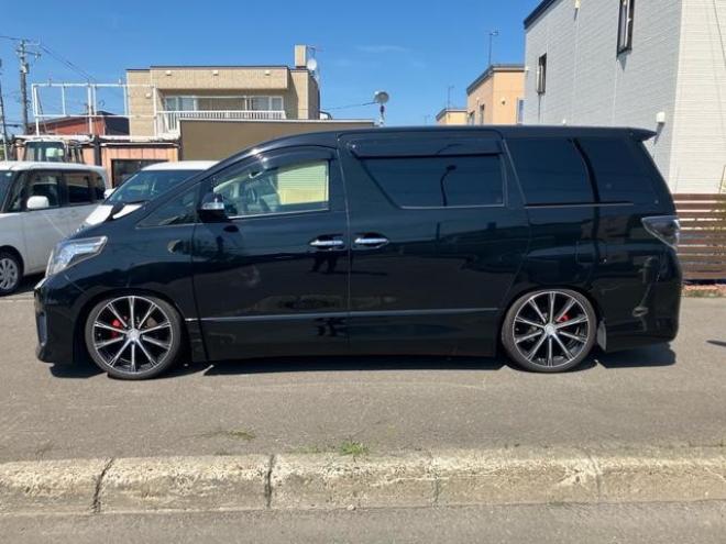 アルファード２４０Ｓ　Ｃパッケージ　４ＷＤ　両側スライドドア　ＥＴＣ　ナビ　電動バックドア　始動防眩ミラーオットマン　社外アルミ　キャプテンシート 4WD 2400 5Dr