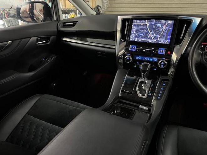 アルファードＳ　Ｃパッケージ　禁煙車　クレンツェ２０インチＡＷ　純正１８ＡＷ＋スタッドレスタイヤ付　ブリッツ車高調　ヴァレンティＬＥＤテール　アルパインビッグＸ１０インチナビ（フルセグ地デジ　Ｂｌｕｅｔｏｏｔｈ）＋バックカメラ　アルパイン製１２．８インチリアフリップダウンモニター　両側パワースライドドア　パワーバックドア　純正ハーフレザーシート　電動オットマン　ＬＥＤヘッドライト　ステアリングヒーター　フロントガラス熱線　エンジンスターター　ＥＴＣ 4WD 2500 5Dr