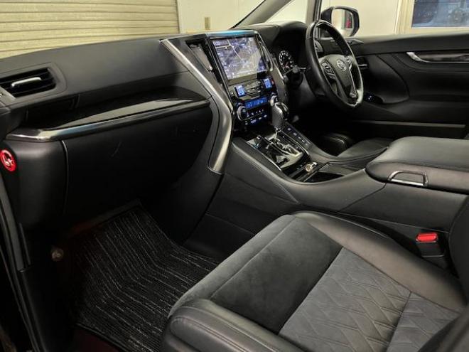アルファードＳ　Ｃパッケージ　禁煙車　クレンツェ２０インチＡＷ　純正１８ＡＷ＋スタッドレスタイヤ付　ブリッツ車高調　ヴァレンティＬＥＤテール　アルパインビッグＸ１０インチナビ（フルセグ地デジ　Ｂｌｕｅｔｏｏｔｈ）＋バックカメラ　アルパイン製１２．８インチリアフリップダウンモニター　両側パワースライドドア　パワーバックドア　純正ハーフレザーシート　電動オットマン　ＬＥＤヘッドライト　ステアリングヒーター　フロントガラス熱線　エンジンスターター　ＥＴＣ 4WD 2500 5Dr
