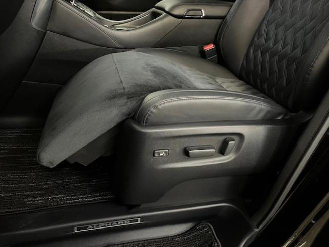 アルファードＳ　Ｃパッケージ　禁煙車　クレンツェ２０インチＡＷ　純正１８ＡＷ＋スタッドレスタイヤ付　ブリッツ車高調　ヴァレンティＬＥＤテール　アルパインビッグＸ１０インチナビ（フルセグ地デジ　Ｂｌｕｅｔｏｏｔｈ）＋バックカメラ　アルパイン製１２．８インチリアフリップダウンモニター　両側パワースライドドア　パワーバックドア　純正ハーフレザーシート　電動オットマン　ＬＥＤヘッドライト　ステアリングヒーター　フロントガラス熱線　エンジンスターター　ＥＴＣ 4WD 2500 5Dr