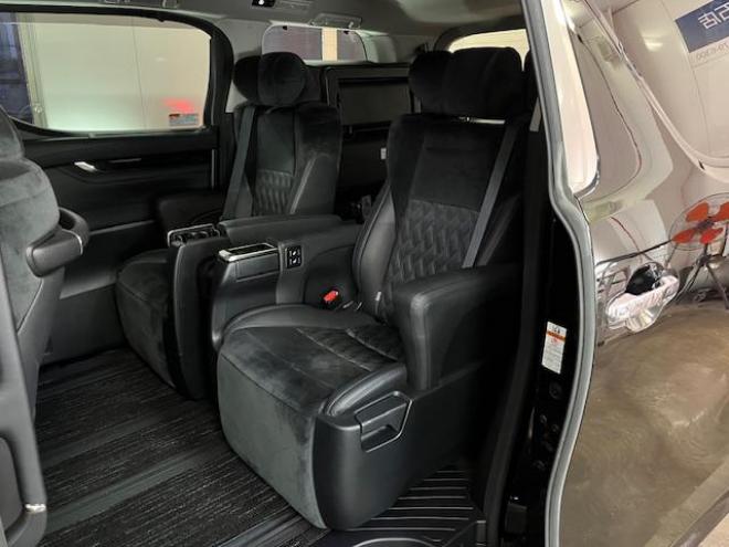 アルファードＳ　Ｃパッケージ　禁煙車　クレンツェ２０インチＡＷ　純正１８ＡＷ＋スタッドレスタイヤ付　ブリッツ車高調　ヴァレンティＬＥＤテール　アルパインビッグＸ１０インチナビ（フルセグ地デジ　Ｂｌｕｅｔｏｏｔｈ）＋バックカメラ　アルパイン製１２．８インチリアフリップダウンモニター　両側パワースライドドア　パワーバックドア　純正ハーフレザーシート　電動オットマン　ＬＥＤヘッドライト　ステアリングヒーター　フロントガラス熱線　エンジンスターター　ＥＴＣ 4WD 2500 5Dr