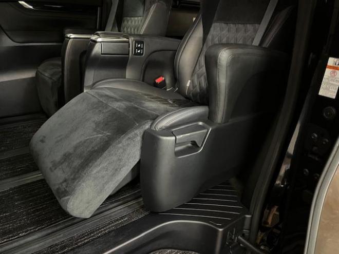 アルファードＳ　Ｃパッケージ　禁煙車　クレンツェ２０インチＡＷ　純正１８ＡＷ＋スタッドレスタイヤ付　ブリッツ車高調　ヴァレンティＬＥＤテール　アルパインビッグＸ１０インチナビ（フルセグ地デジ　Ｂｌｕｅｔｏｏｔｈ）＋バックカメラ　アルパイン製１２．８インチリアフリップダウンモニター　両側パワースライドドア　パワーバックドア　純正ハーフレザーシート　電動オットマン　ＬＥＤヘッドライト　ステアリングヒーター　フロントガラス熱線　エンジンスターター　ＥＴＣ 4WD 2500 5Dr