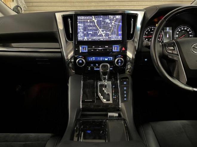 アルファードＳ　Ｃパッケージ　禁煙車　クレンツェ２０インチＡＷ　純正１８ＡＷ＋スタッドレスタイヤ付　ブリッツ車高調　ヴァレンティＬＥＤテール　アルパインビッグＸ１０インチナビ（フルセグ地デジ　Ｂｌｕｅｔｏｏｔｈ）＋バックカメラ　アルパイン製１２．８インチリアフリップダウンモニター　両側パワースライドドア　パワーバックドア　純正ハーフレザーシート　電動オットマン　ＬＥＤヘッドライト　ステアリングヒーター　フロントガラス熱線　エンジンスターター　ＥＴＣ 4WD 2500 5Dr