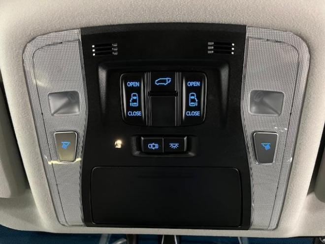 アルファードＳ　Ｃパッケージ　禁煙車　クレンツェ２０インチＡＷ　純正１８ＡＷ＋スタッドレスタイヤ付　ブリッツ車高調　ヴァレンティＬＥＤテール　アルパインビッグＸ１０インチナビ（フルセグ地デジ　Ｂｌｕｅｔｏｏｔｈ）＋バックカメラ　アルパイン製１２．８インチリアフリップダウンモニター　両側パワースライドドア　パワーバックドア　純正ハーフレザーシート　電動オットマン　ＬＥＤヘッドライト　ステアリングヒーター　フロントガラス熱線　エンジンスターター　ＥＴＣ 4WD 2500 5Dr