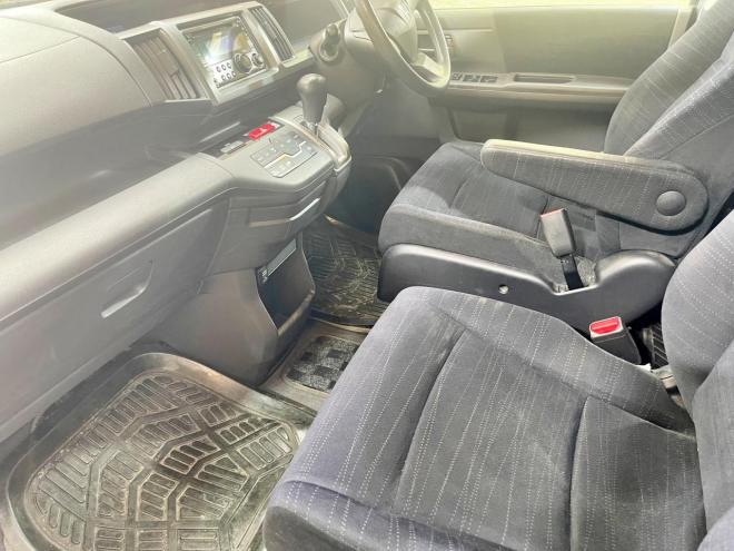 ステップワゴン2.0G Lパッケージ 4WD 5年保証 両側パワスラ 夏冬タイヤ ETC 寒冷地仕様 禁煙 車検整備2年付
