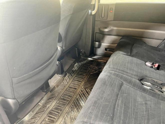 ステップワゴン2.0G Lパッケージ 4WD 5年保証 両側パワスラ 夏冬タイヤ ETC 寒冷地仕様 禁煙 車検整備2年付