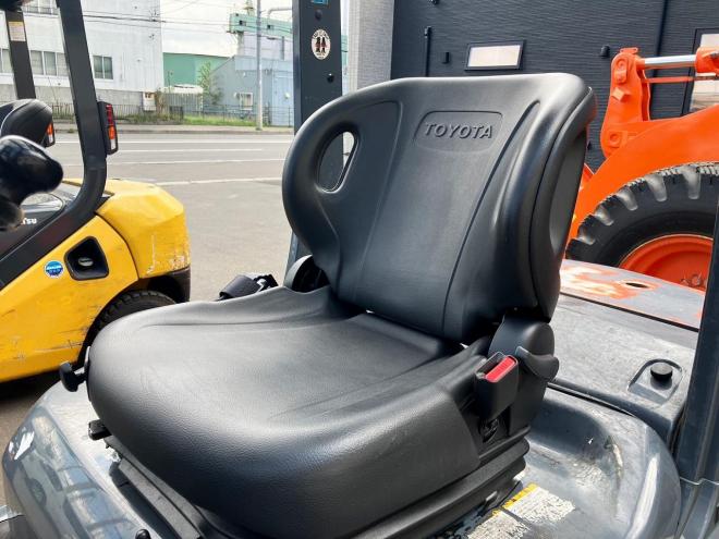 フォークリフトトヨタ　中古　8FD30　ディーゼル