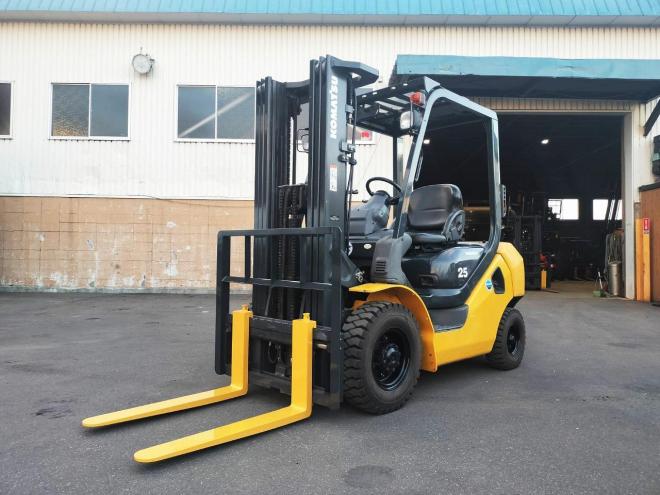 フォークリフトコマツ　中古　FD25T-17　ディーゼル　建機