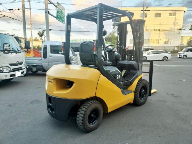 フォークリフトコマツ　中古　FD25T-17　ディーゼル　建機