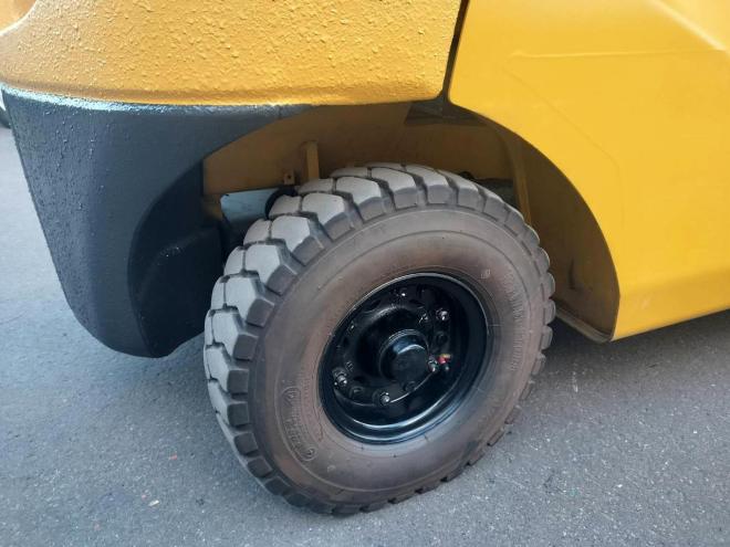 フォークリフトコマツ　中古　FD25T-17　ディーゼル　建機