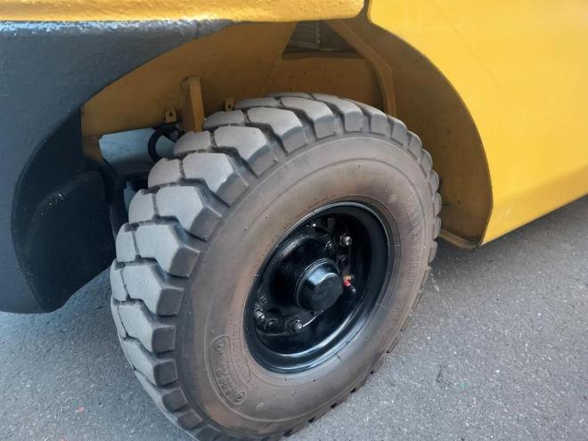 フォークリフトコマツ　中古　FD25T-17　ディーゼル　建機