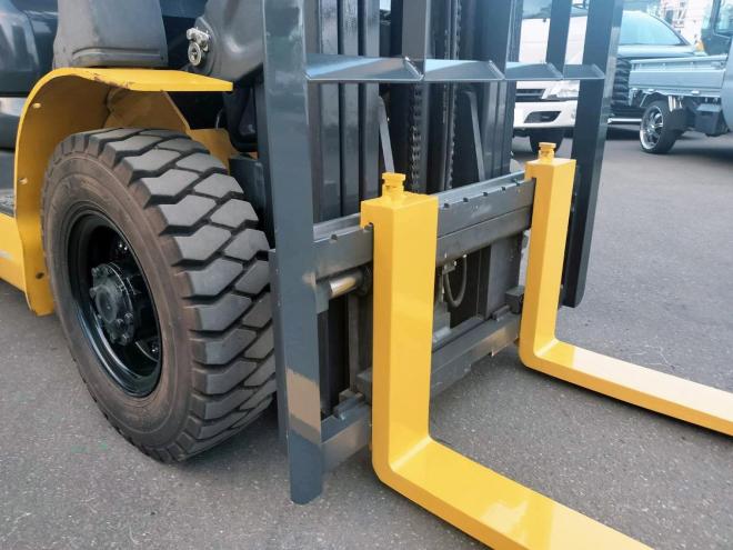 フォークリフトコマツ　中古　FD25T-17　ディーゼル　建機