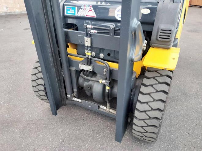 フォークリフトコマツ　中古　FD25T-17　ディーゼル　建機