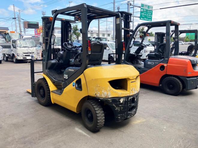 フォークリフトコマツ　中古　FD25T-17　ディーゼル