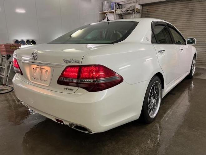 クラウンロイヤルサルーンｉ－ＦＯＵＲ　ナビパッケージ　ＷＡＫＯＳバリアスコーティング済　禁煙車　社外１８インチＡＷ　社外１６ＡＷ＋スタッドレスタイヤ付　純正ＨＤＤナビ（フルセグ地デジ　ＤＶＤ再生　ミュージックサーバー　Ｂｌｕｅｔｏｏｔｈ）＋バックカメラ　クルーズコントロール　ＰＵＳＨスタート　スマートキー　クルーズコントロール　両席パワーシート　ミラーヒーター　横滑り防止装置　タイミングチェーン車　ＨＩＤ　ＥＴＣ 4WD 2500 4Dr