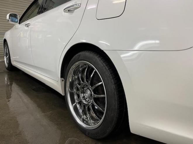 クラウンロイヤルサルーンｉ－ＦＯＵＲ　ナビパッケージ　ＷＡＫＯＳバリアスコーティング済　禁煙車　社外１８インチＡＷ　社外１６ＡＷ＋スタッドレスタイヤ付　純正ＨＤＤナビ（フルセグ地デジ　ＤＶＤ再生　ミュージックサーバー　Ｂｌｕｅｔｏｏｔｈ）＋バックカメラ　クルーズコントロール　ＰＵＳＨスタート　スマートキー　クルーズコントロール　両席パワーシート　ミラーヒーター　横滑り防止装置　タイミングチェーン車　ＨＩＤ　ＥＴＣ 4WD 2500 4Dr