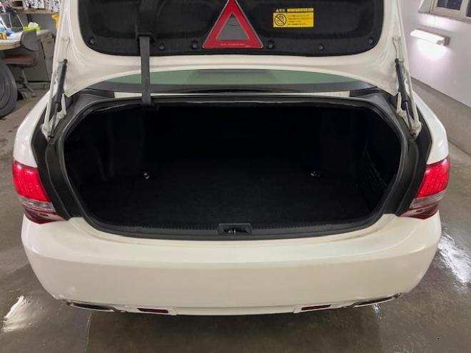 クラウンロイヤルサルーンｉ－ＦＯＵＲ　ナビパッケージ　ＷＡＫＯＳバリアスコーティング済　禁煙車　社外１８インチＡＷ　社外１６ＡＷ＋スタッドレスタイヤ付　純正ＨＤＤナビ（フルセグ地デジ　ＤＶＤ再生　ミュージックサーバー　Ｂｌｕｅｔｏｏｔｈ）＋バックカメラ　クルーズコントロール　ＰＵＳＨスタート　スマートキー　クルーズコントロール　両席パワーシート　ミラーヒーター　横滑り防止装置　タイミングチェーン車　ＨＩＤ　ＥＴＣ 4WD 2500 4Dr