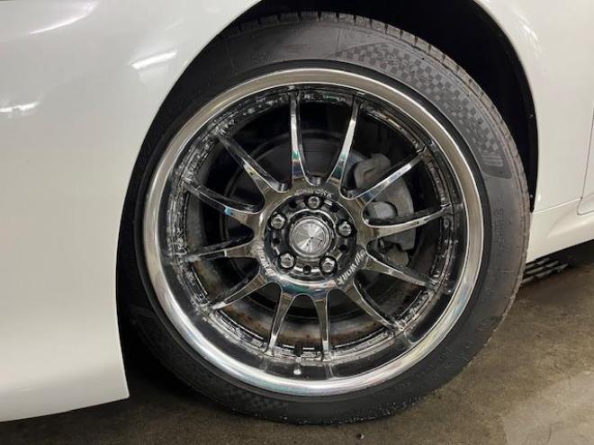 クラウンロイヤルサルーンｉ－ＦＯＵＲ　ナビパッケージ　ＷＡＫＯＳバリアスコーティング済　禁煙車　社外１８インチＡＷ　社外１６ＡＷ＋スタッドレスタイヤ付　純正ＨＤＤナビ（フルセグ地デジ　ＤＶＤ再生　ミュージックサーバー　Ｂｌｕｅｔｏｏｔｈ）＋バックカメラ　クルーズコントロール　ＰＵＳＨスタート　スマートキー　クルーズコントロール　両席パワーシート　ミラーヒーター　横滑り防止装置　タイミングチェーン車　ＨＩＤ　ＥＴＣ 4WD 2500 4Dr