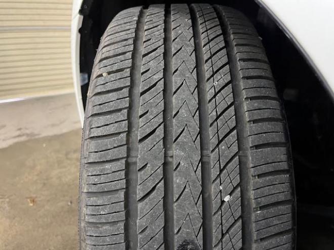 クラウンロイヤルサルーンｉ－ＦＯＵＲ　ナビパッケージ　ＷＡＫＯＳバリアスコーティング済　禁煙車　社外１８インチＡＷ　社外１６ＡＷ＋スタッドレスタイヤ付　純正ＨＤＤナビ（フルセグ地デジ　ＤＶＤ再生　ミュージックサーバー　Ｂｌｕｅｔｏｏｔｈ）＋バックカメラ　クルーズコントロール　ＰＵＳＨスタート　スマートキー　クルーズコントロール　両席パワーシート　ミラーヒーター　横滑り防止装置　タイミングチェーン車　ＨＩＤ　ＥＴＣ 4WD 2500 4Dr