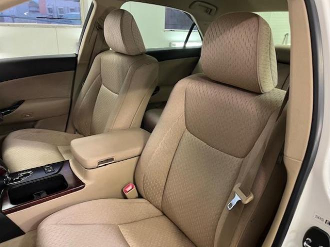 クラウンロイヤルサルーンｉ－ＦＯＵＲ　ナビパッケージ　ＷＡＫＯＳバリアスコーティング済　禁煙車　社外１８インチＡＷ　社外１６ＡＷ＋スタッドレスタイヤ付　純正ＨＤＤナビ（フルセグ地デジ　ＤＶＤ再生　ミュージックサーバー　Ｂｌｕｅｔｏｏｔｈ）＋バックカメラ　クルーズコントロール　ＰＵＳＨスタート　スマートキー　クルーズコントロール　両席パワーシート　ミラーヒーター　横滑り防止装置　タイミングチェーン車　ＨＩＤ　ＥＴＣ 4WD 2500 4Dr