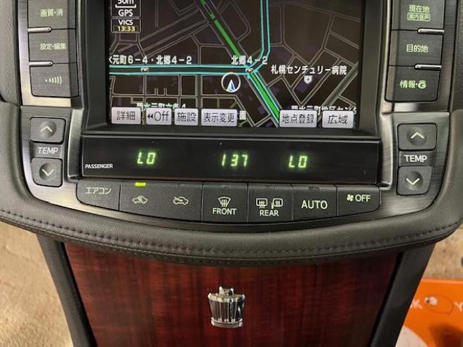 クラウンロイヤルサルーンｉ－ＦＯＵＲ　ナビパッケージ　ＷＡＫＯＳバリアスコーティング済　禁煙車　社外１８インチＡＷ　社外１６ＡＷ＋スタッドレスタイヤ付　純正ＨＤＤナビ（フルセグ地デジ　ＤＶＤ再生　ミュージックサーバー　Ｂｌｕｅｔｏｏｔｈ）＋バックカメラ　クルーズコントロール　ＰＵＳＨスタート　スマートキー　クルーズコントロール　両席パワーシート　ミラーヒーター　横滑り防止装置　タイミングチェーン車　ＨＩＤ　ＥＴＣ 4WD 2500 4Dr