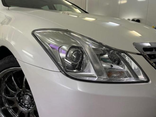 クラウンロイヤルサルーンｉ－ＦＯＵＲ　ナビパッケージ　ＷＡＫＯＳバリアスコーティング済　禁煙車　社外１８インチＡＷ　社外１６ＡＷ＋スタッドレスタイヤ付　純正ＨＤＤナビ（フルセグ地デジ　ＤＶＤ再生　ミュージックサーバー　Ｂｌｕｅｔｏｏｔｈ）＋バックカメラ　クルーズコントロール　ＰＵＳＨスタート　スマートキー　クルーズコントロール　両席パワーシート　ミラーヒーター　横滑り防止装置　タイミングチェーン車　ＨＩＤ　ＥＴＣ 4WD 2500 4Dr