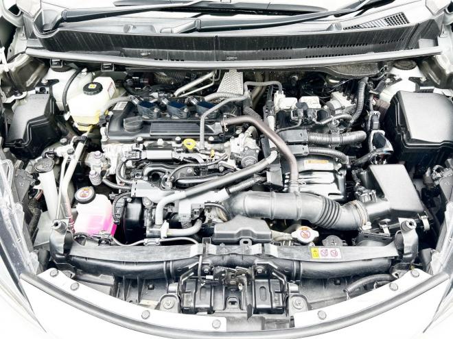 アクア1.5Z E-Four 4WD　ローンが不安な方＜優遇ローン＞本州仕入　モデリスタエアロ　10.5インチディスプレイオーディオ 4WD