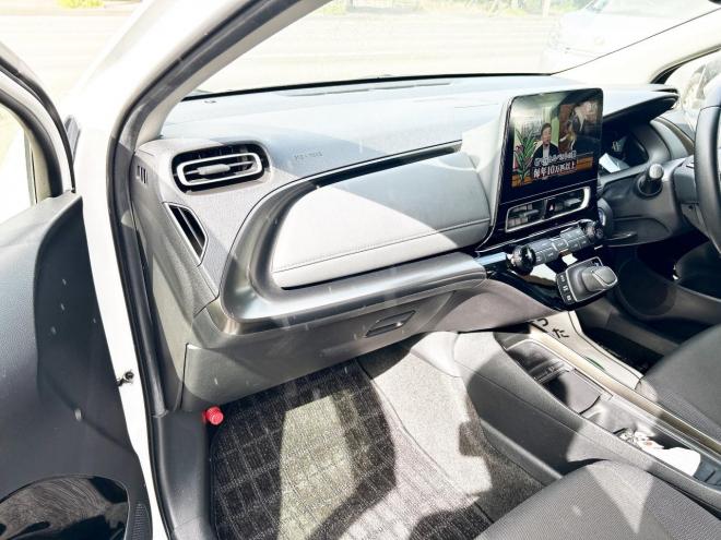 アクア1.5Z E-Four 4WD　ローンが不安な方＜優遇ローン＞本州仕入　モデリスタエアロ　10.5インチディスプレイオーディオ 4WD