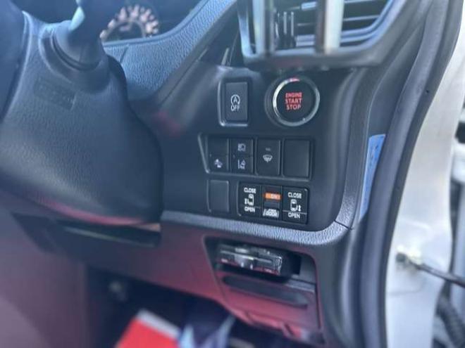 ヴォクシー2.0 ZS 煌III 4WD　ワンオーナー　両側パワースライドドア　純正エンジンスターター　前後ドライブレコーダー　バックカメラ　ETC　地デジナビ　アイドリングストップ　クルーズコントロール　パワステ　パワーウィンドウ 2000
