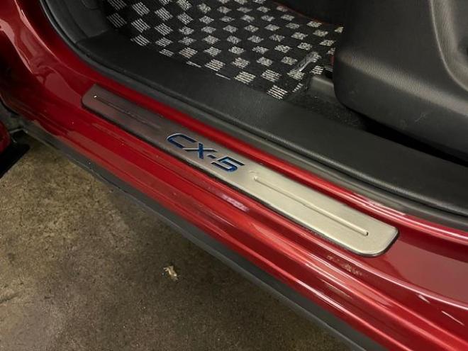 CX-5ＸＤ　Ｌパッケージ　本州仕入　ワンオーナー　寒冷地仕様　禁煙車　ＷＡＫＯＳバリアスコーティング済　スカイアクティブディーゼルターボ　純正１９インチＡＷ　社外１７ＡＷ＋スタッドレスタイヤ付　純正ナビ（フルセグ地デジ　ＤＶＤ再生　Ｂｌｕｅｔｏｏｔｈ）＋バックカメラ＆サイドカメラ　純正ブラックレザーシート　レーダークルーズコントロール　ブラインドスポット　車線逸脱警報　ＬＥＤヘッドライト　両席シートヒーター　アドバンスキー　横滑り防止装置　ＥＴＣ 4WD 2200 5Dr
