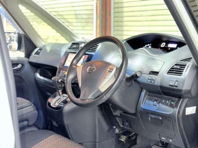 セレナ2.0 ハイウェイスター Vセレクション+Safety 4WD　下廻防錆TVナビBカメETC 2000