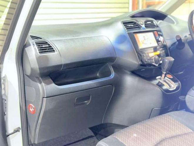 セレナ2.0 ハイウェイスター Vセレクション+Safety 4WD　下廻防錆TVナビBカメETC 2000