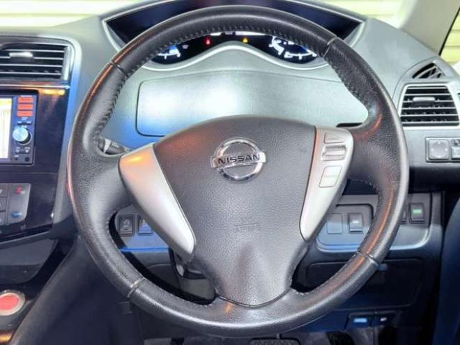 セレナ2.0 ハイウェイスター Vセレクション+Safety 4WD　下廻防錆TVナビBカメETC 2000