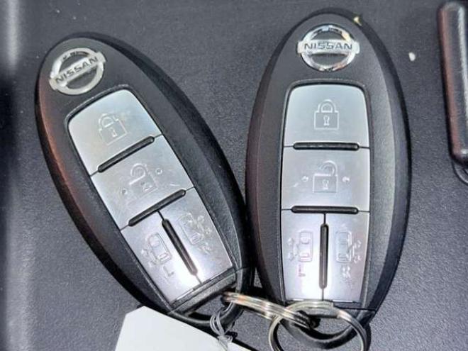 セレナ2.0 ハイウェイスター Vセレクション+Safety 4WD　下廻防錆TVナビBカメETC 2000