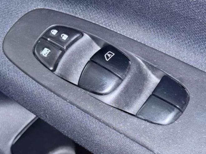 セレナ2.0 ハイウェイスター Vセレクション+Safety 4WD　下廻防錆TVナビBカメETC 2000