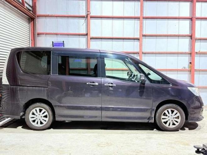 セレナ2.0 ハイウェイスター 4WD　下廻防錆TVナビBカメ後席モニタドラレコ 2000