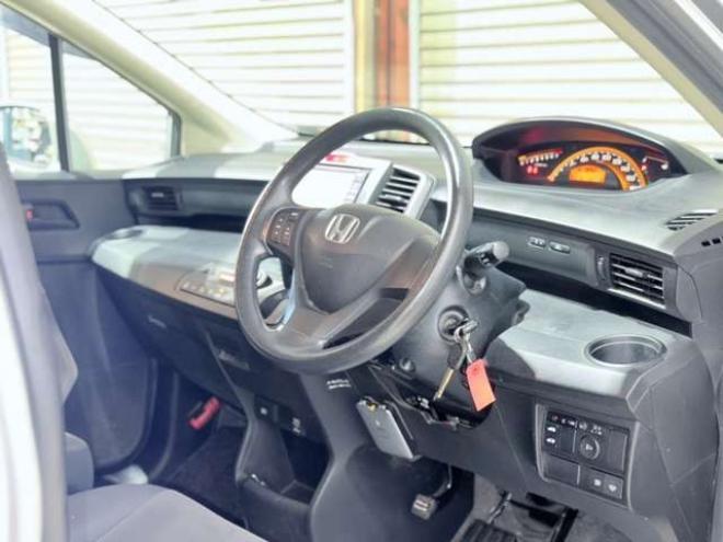 フリード1.5 フレックス Fパッケージ 4WD　下廻防錆TVナビBカメドラレコETC 1500