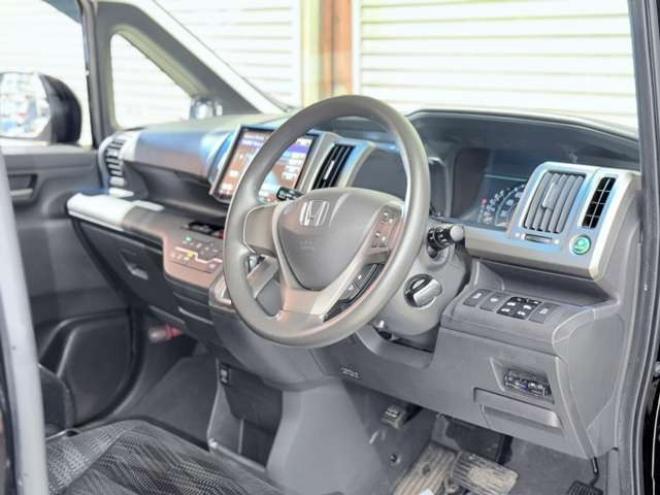 ステップワゴン2.0 G コンフォート セレクション 4WD　下廻防錆TVナビBカメ 2000