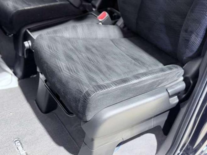 ステップワゴン2.0 G コンフォート セレクション 4WD　下廻防錆TVナビBカメ 2000