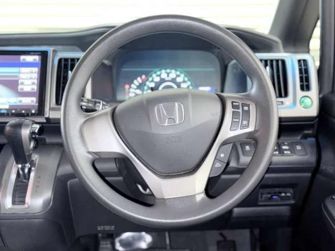 ステップワゴン2.0 G コンフォート セレクション 4WD　下廻防錆TVナビBカメ 2000