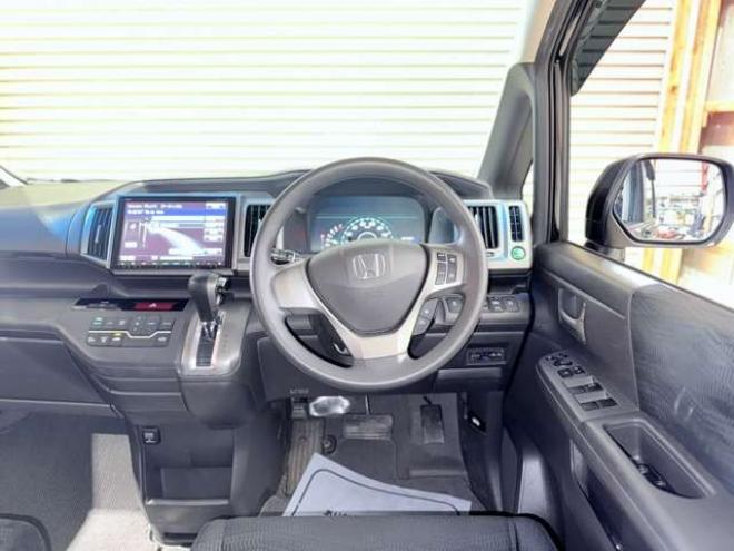 ステップワゴン2.0 G コンフォート セレクション 4WD　下廻防錆TVナビBカメ 2000
