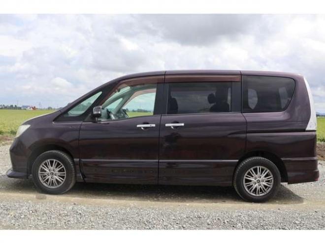 セレナ2.0 ハイウェイスター 4WD　検2年　バックカメラ　クルコン　自社　ローンカノウ 2000