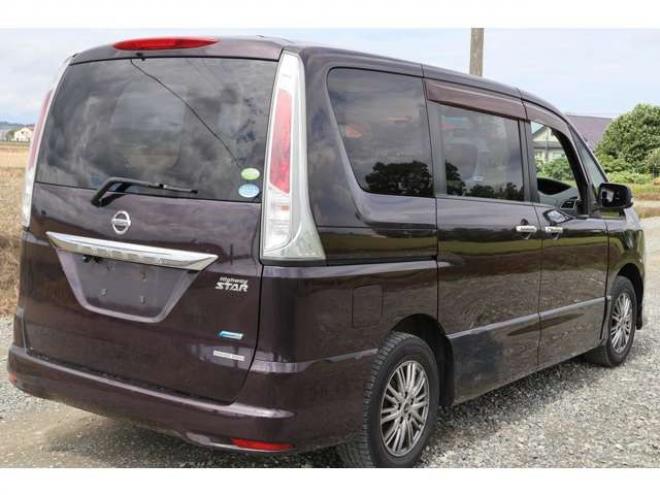 セレナ2.0 ハイウェイスター 4WD　検2年　バックカメラ　クルコン　自社　ローンカノウ 2000
