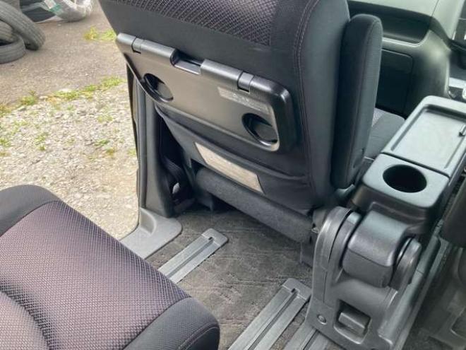 セレナ2.0 ハイウェイスター Vセレクション 4WD　ナビ・TV・ETC F/Dモニター 両側P/S オートクルーズコントロール スマートキー アイドリングストップ 盗難防止システム 衝突安全ボヂィ 2000