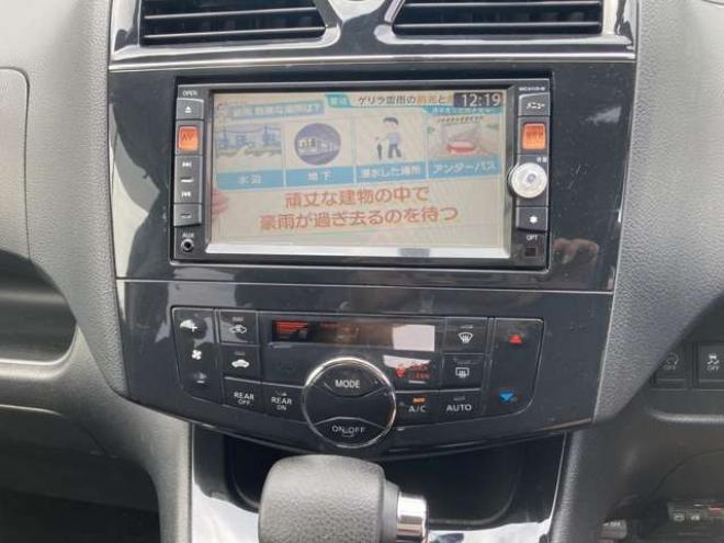 セレナ2.0 ハイウェイスター Vセレクション 4WD　ナビ・TV・ETC F/Dモニター 両側P/S オートクルーズコントロール スマートキー アイドリングストップ 盗難防止システム 衝突安全ボヂィ 2000