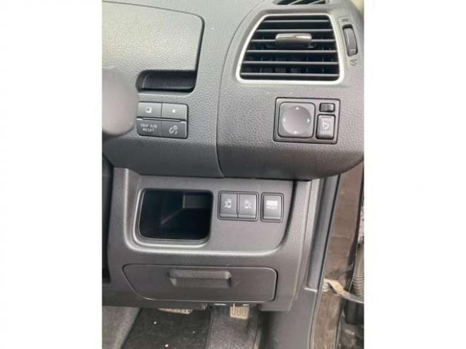 セレナ2.0 ハイウェイスター Vセレクション 4WD　ナビ・TV・ETC F/Dモニター 両側P/S オートクルーズコントロール スマートキー アイドリングストップ 盗難防止システム 衝突安全ボヂィ 2000