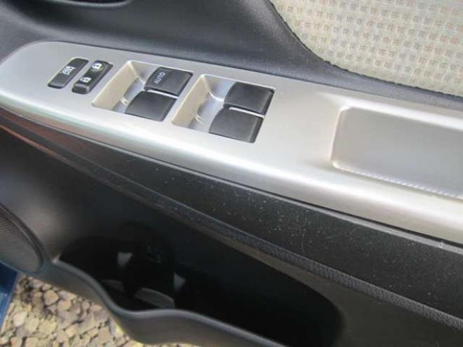 ヴィッツ1.3 F 4WD　1オーナー ナビ&TV Bカメラ Pスタート 夏冬タイヤ 1年保証付 1300