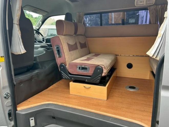 ハイエースワゴン 　キャンピングカー　ＥＴＣ　ナビ　スライドドア　ＡＴ　アルミホイール　エアコン　パワーウィンドウ　運転席エアバッグ 4WD 2700 4Dr